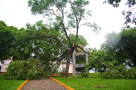 Chuva com granizo assusta mais uma vez moradores de Dracena 