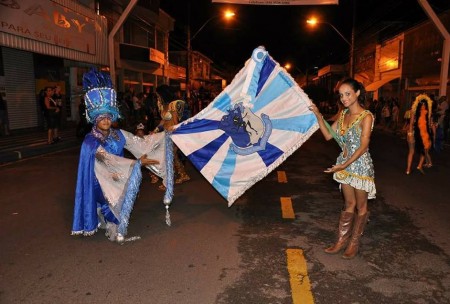 Escola de Samba Mulata Dengosa já ensaia para o Carnaval 2018 em Osvaldo Cruz