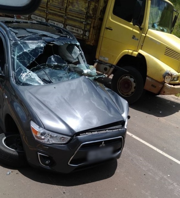 Acidente entre automvel e caminho prximo a Rinpolis deixou uma pessoa ferida