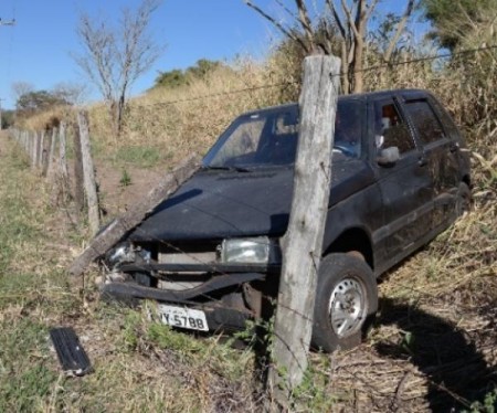 Condutora passa mal e causa acidente na SP-294