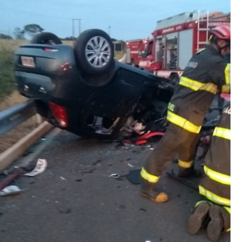 Acidente de trânsito entre três veículos mata uma pessoa na Rodovia Assis Chateaubriand