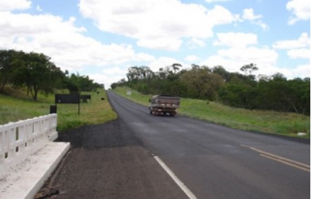 Caminhoneiro de Tupã é roubado em rodovia que liga Rancharia e Bastos 