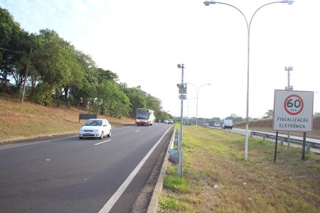 Autuações por excesso de velocidade na SP-294 caem 41,83%