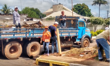 Grupo de voluntários realiza Mutirão de Combate à Dengue em Parapuã