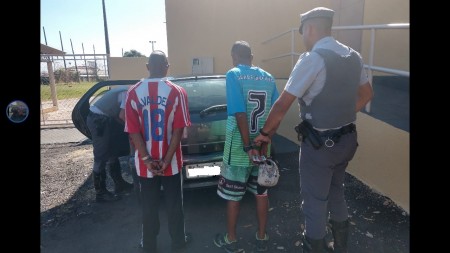 Carro roubado é apreendido em Martinópolis