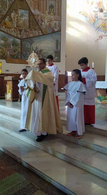 Celebração de Corpus Christi reúne fiéis em Osvaldo Cruz