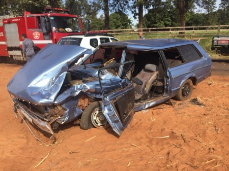 Mãe e filho ficam gravemente feridos após acidente em vicinal em Junqueirópolis