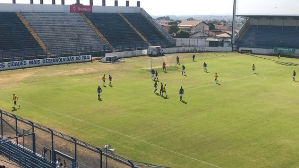 Talentos 10 acaba com invencibilidade do Osvaldo Cruz F.C.