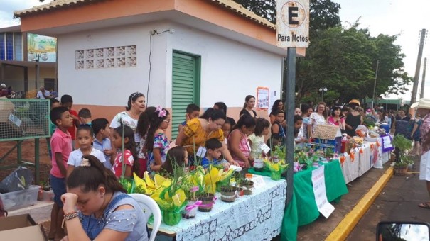 Secretaria de Educao e Sebrae de Salmouro realizam a Feira de Empreendedorismo 