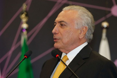 Prefeitos devem conversar com Temer sobre mudanças no Mais Médicos