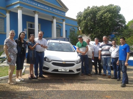 Prefeitura entrega veículos para Lar São Vicente de Paulo e Secretaria de Saúde