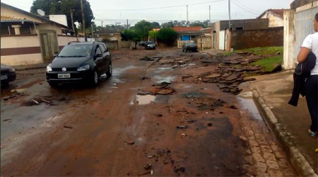 Chuva forte e ventos provocam estragos em Tupã