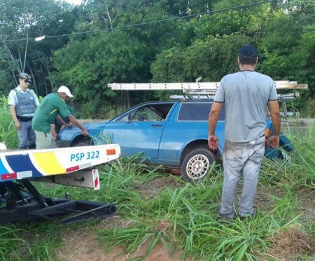 Após pane, veículo quase tomba às margens da SP-294 em Adamantina 