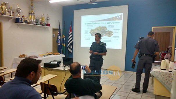 Polcia ambiental realiza palestra para funcionrios pblicos de Iacri e de outros municpios da regio