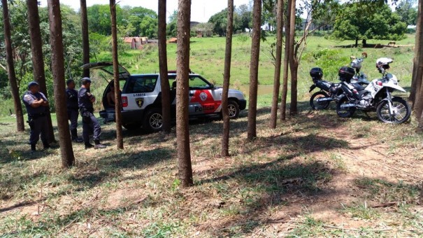 Passageiro pula de janela de veculo em movimento para tentar escapar de flagrante de trfico de drogas