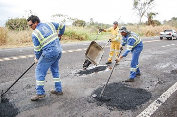  DER inicia operao tapa-buracos em trecho crtico da SP-294, entre Junqueirpolis e Dracena