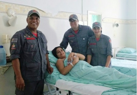 Soldados do Corpo de Bombeiros de Osvaldo Cruz realizam parto de uma garotinha na Vila Esperança