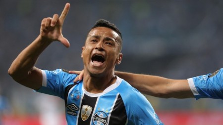 Grêmio vence Lanús com gol de Cícero e abre final da Libertadores com vantagem