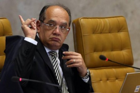 Gilmar Mendes vai ao Pacaembu ver clássico e é hostilizado por torcedores