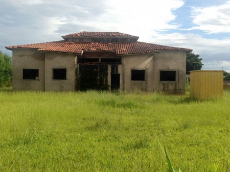 Obra no PSF do Paraízo estão paralisadas deste dezembro e se transformam em alvo de críticas dos vizinhos 